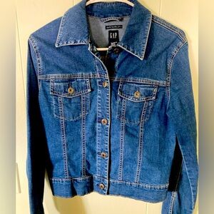 GAP Women's SZ M  Blue Jean Jacket 98%cotton waist fit western look
